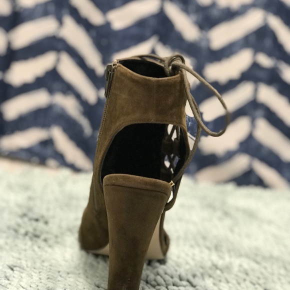 Peep toe Olive green shoe - Picture 3 of 4